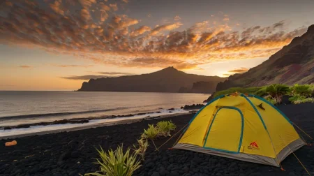 Imagen destacada para el artículo: Acampar en La Gomera: Guía Completa para Mochileros y Parejas Aventureras
