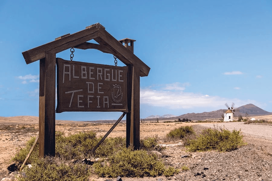 Imagen destacada del artículo: Albergue de Tefía: Aventura y Naturaleza para Familias en Fuerteventura