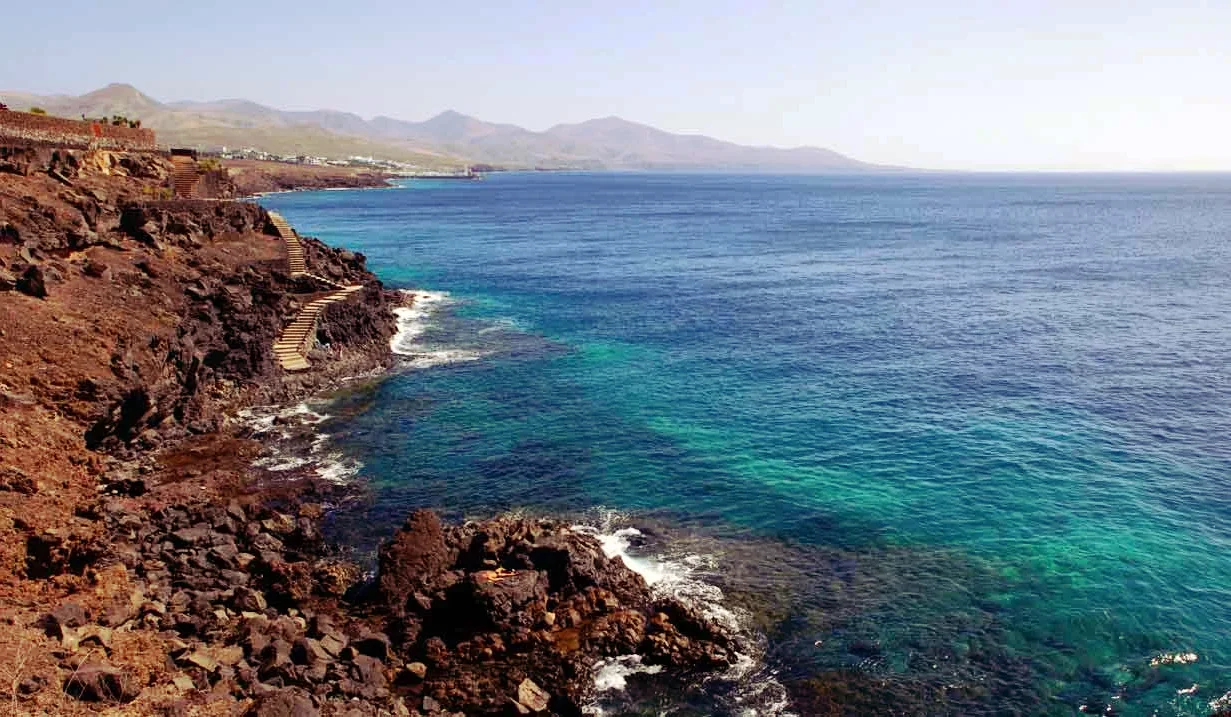 Playa Barranco del Quíquere: El Refugio Nudista que Debes Conocer en Lanzarote Imagen destacada: Playa Barranco del Quíquere: El Refugio Nudista que Debes Conocer en Lanzarote