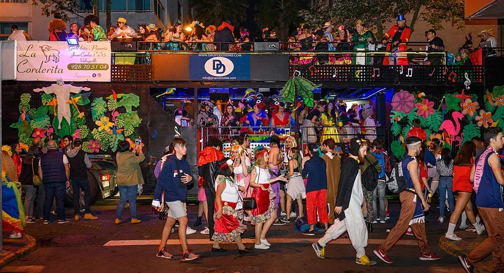 Cabalgata nocturna del Carnaval de Maspalomas
