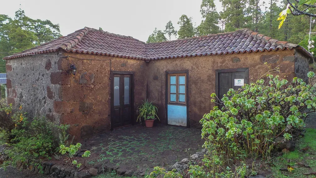 Centro de Naturaleza La Rosa con alojamientos ecológicos y zona de camping