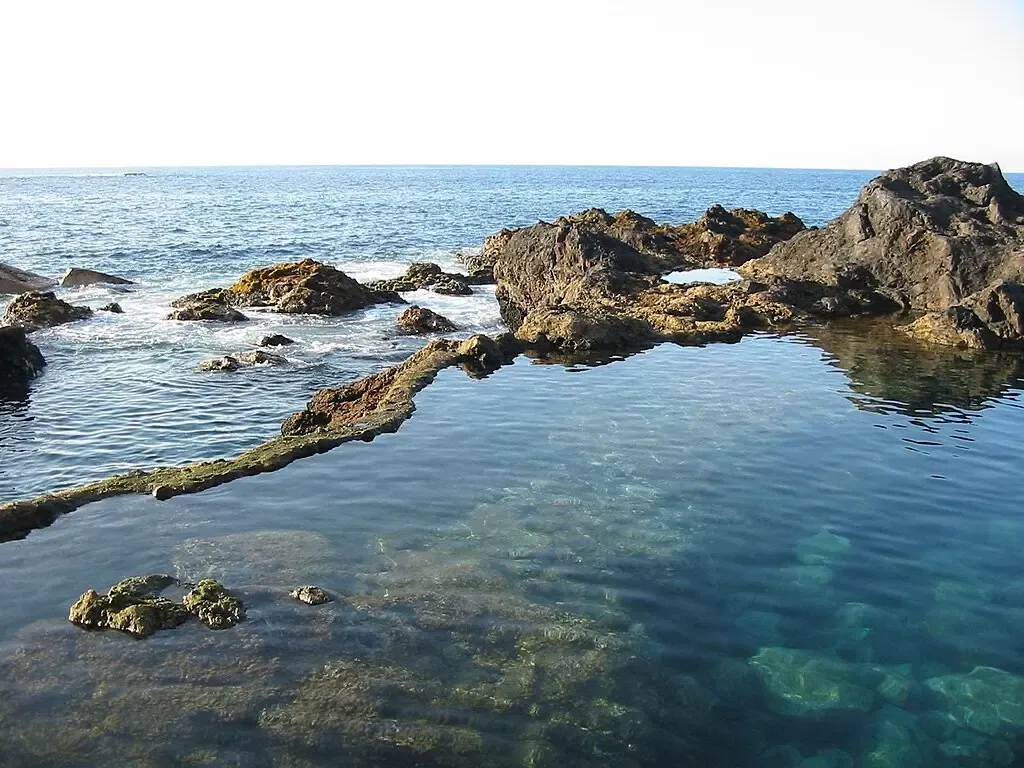 Piscinas naturales de El Caletón en Garachico, formadas por lava volcánica.
