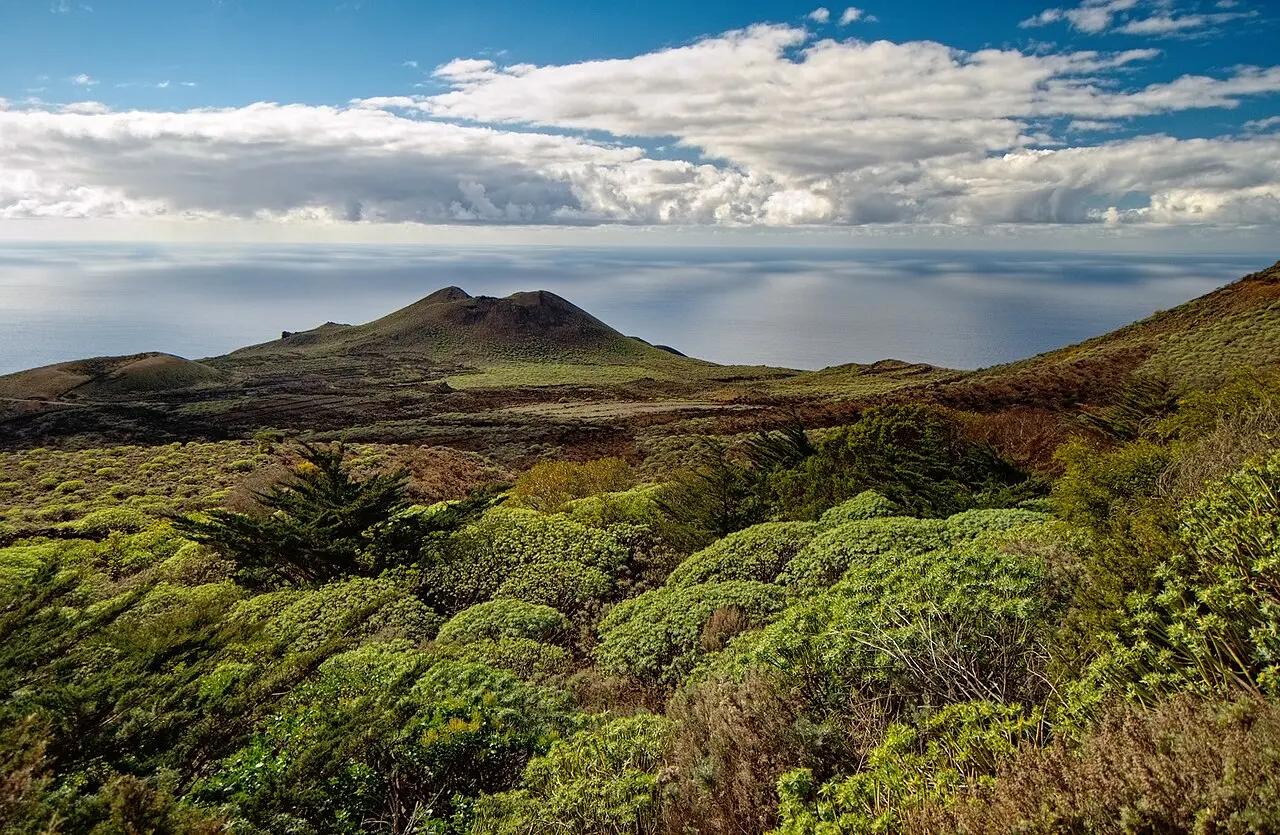 Imagen destacada del artículo: El Hierro: Descubriendo la Esencia de la Isla del Meridiano