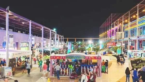 Vista exterior del Centro Comercial Las Terrazas Outlet
