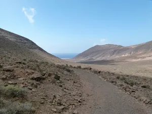 Imagen de Inicio del sendero en Gran Valle, Jandía, con vegetación árida
