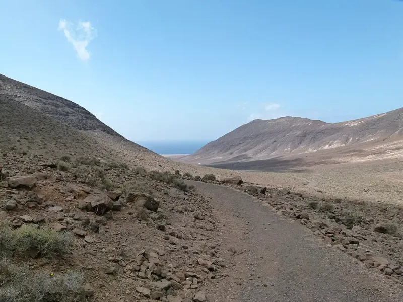 Imagen de Inicio del sendero en Gran Valle, Jandía, con vegetación árida