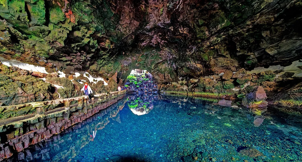 Jameos del Agua: Guía Completa para Descubrir la Magia de Lanzarote Imagen destacada: Jameos del Agua: Guía Completa para Descubrir la Magia de Lanzarote