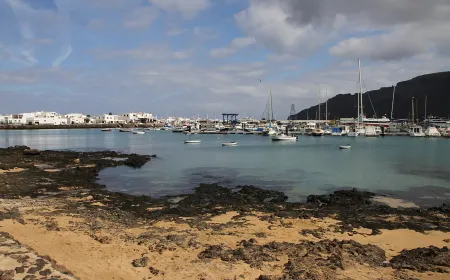 Imagen destacada para el artículo: Qué Ver en La Graciosa: Descubre la Octava Isla Canaria