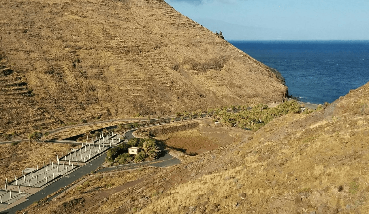 Imagen destacada del artículo: Playa de Avalos: Un Remanso de Paz en La Gomera