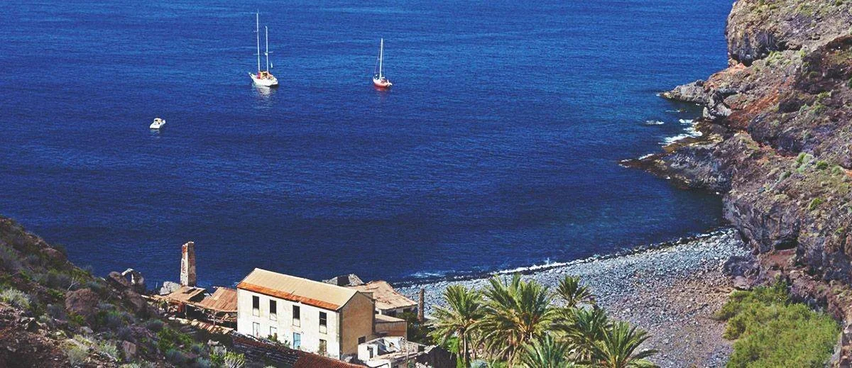 Playa de La Negra: Refugio Volcánico para Buceadores y Amantes de la Paz Imagen destacada: Playa de La Negra: Refugio Volcánico para Buceadores y Amantes de la Paz