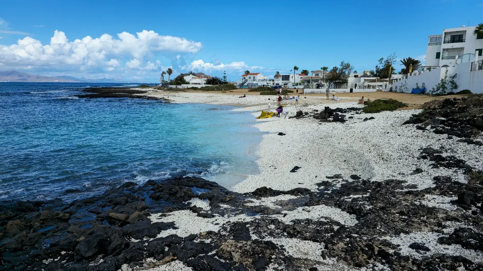 Playa de los Verilitos: Un Paraíso de Calma en el Norte de Fuerteventura Imagen destacada: Playa de los Verilitos: Un Paraíso de Calma en el Norte de Fuerteventura