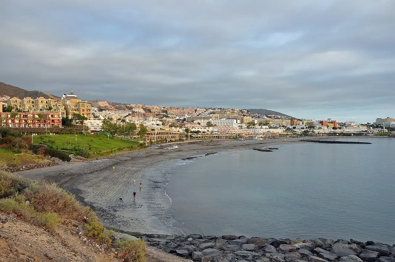 Playa de Fañabé: La playa en Tenerife donde descansas de verdad Imagen destacada: Playa de Fañabé: La playa en Tenerife donde descansas de verdad