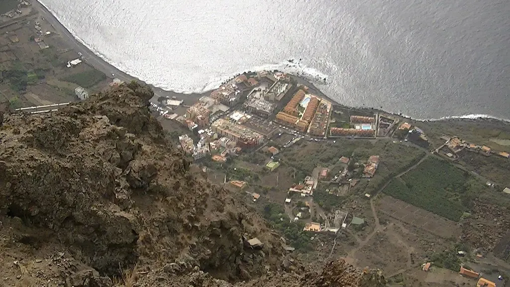 Atardecer sobre el mar desde la Playa de La Calera, Valle Gran Rey, con la silueta de La Palma al fondo