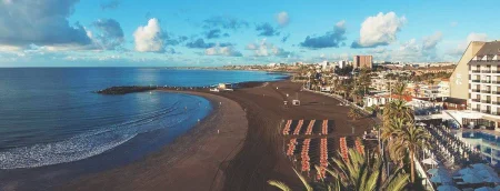Imagen destacada para el artículo: Playa de Las Burras: Arena Volcánica, Aguas Tranquilas y el Encanto del Sur de Gran Canaria