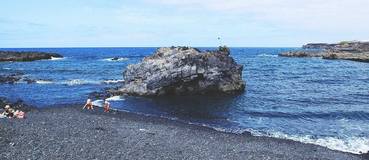 Playa Puntalarga: Un Rincón Volcánico en la Palma para Disfrutar en Familia Imagen destacada: Playa Puntalarga: Un Rincón Volcánico en la Palma para Disfrutar en Familia