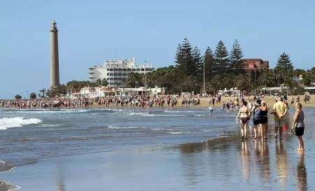 Imagen destacada para el artículo: Playas de Gran Canaria: Descubre las Mejores de Sur a Norte