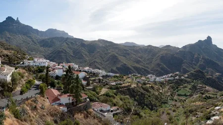 Imagen destacada para el artículo: 15 Joyas Escondidas de Gran Canaria: Un Viaje por los Pueblos con Más Encanto
