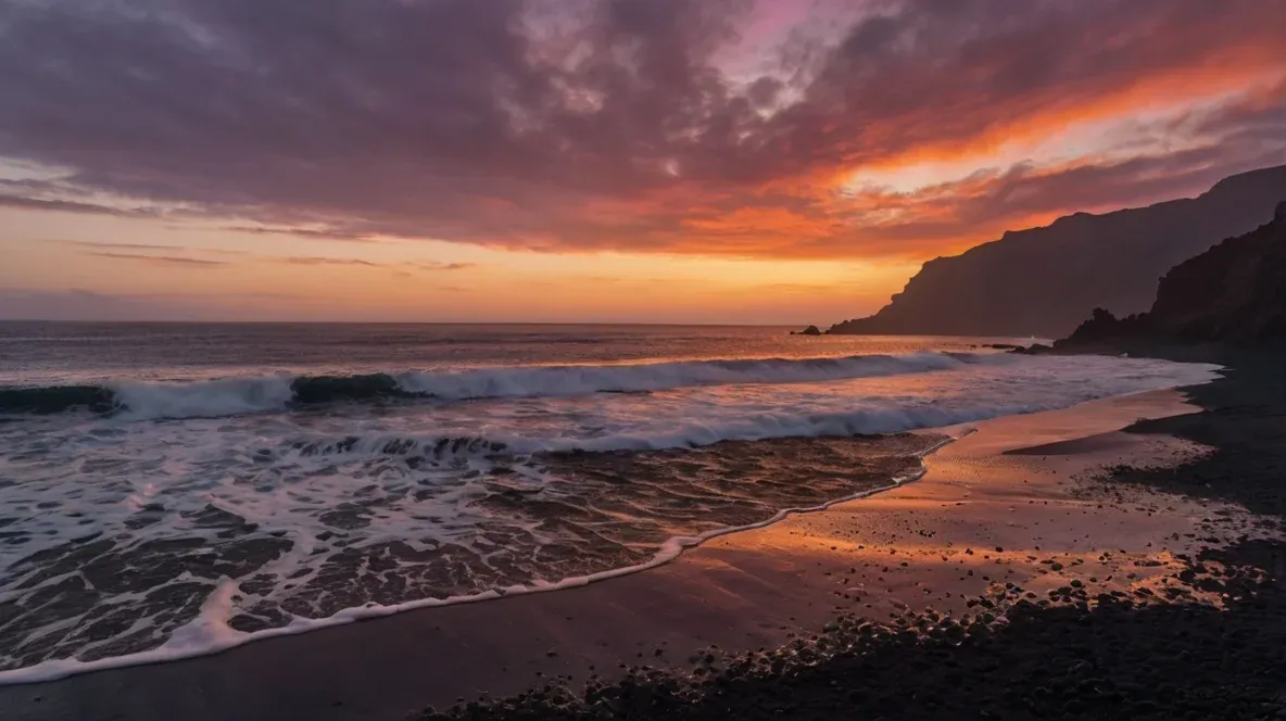 Puesta de sol en una playa de La Gomera