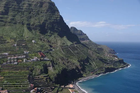 Imagen destacada para el artículo: Qué ver en Hermigua: Descubriendo el Valle Esmeralda con el Clima Más Agradable del Planeta